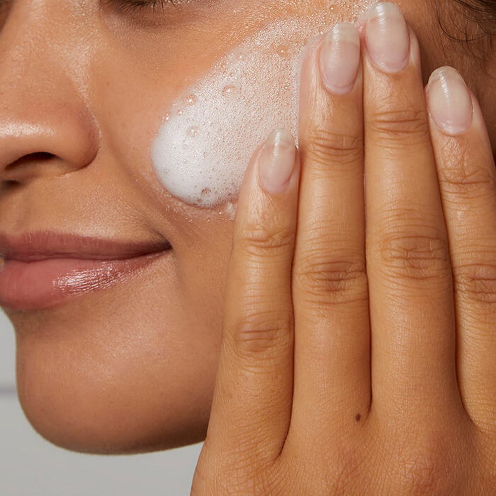 CeraVe Hydrating Cream-to-Foam Cleanser Ντεμακιγιάζ και Καθαριστικό Προσώπου που Αφρίζει με Υαλουρονικό Οξύ, 236ml