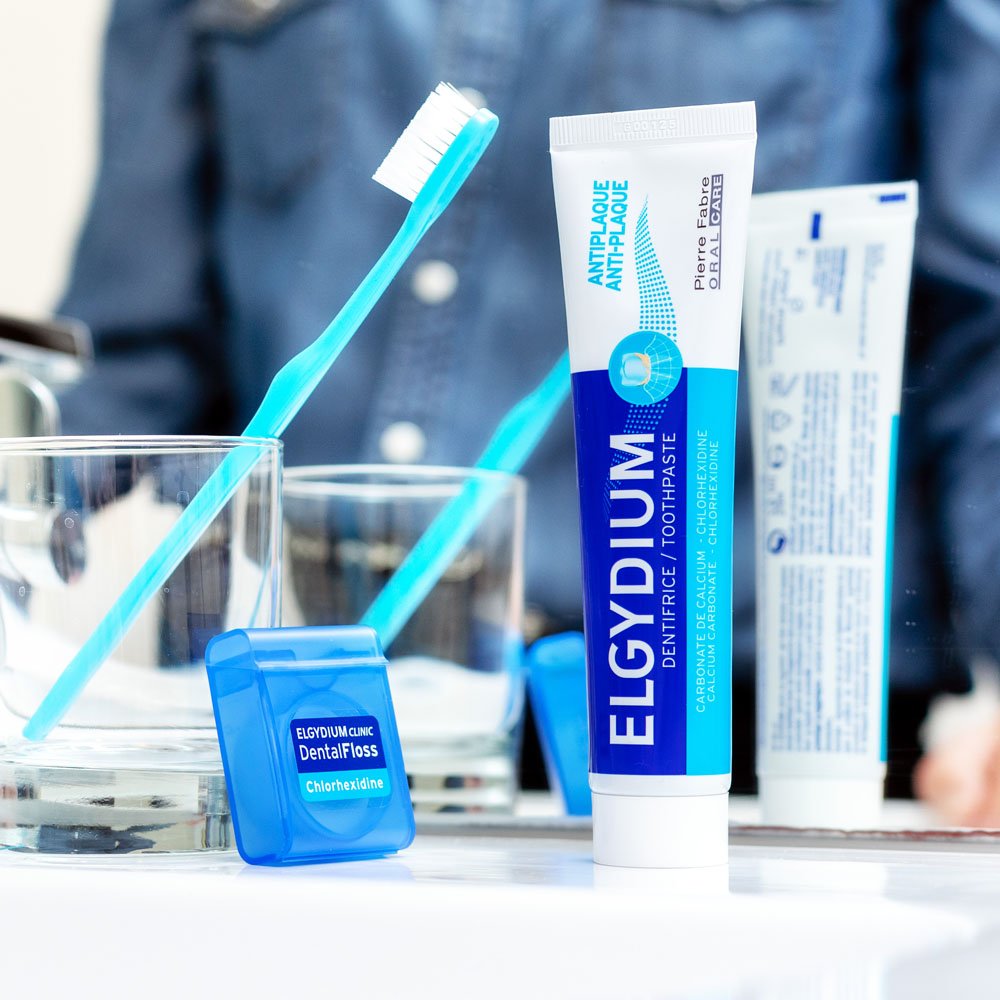 Elgydium Dental Floss Chlorexidine Οδοντικό Νήμα Με Χλωρεξιδίνη,  50mm