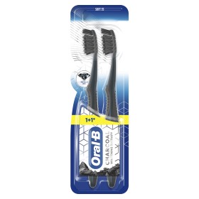 Oral-B Οδοντόβουρτσα Λεύκανσης με Άνθρακα Μαύρο, 2τμχ