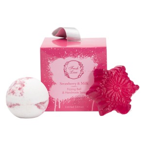 Fresh Line Promo Xmas 23 Strawberry & Milk Candy Box Χειροποίητο Σαπούνι100g & Χειροποίητη Αναβράζουσα Μπάλα 120g, 1σετ