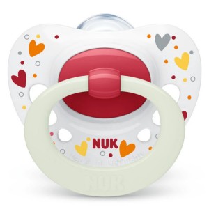 Nuk Signature Night Πιπίλα Λευκή με Καρδιές 18-36m, 1τμχ